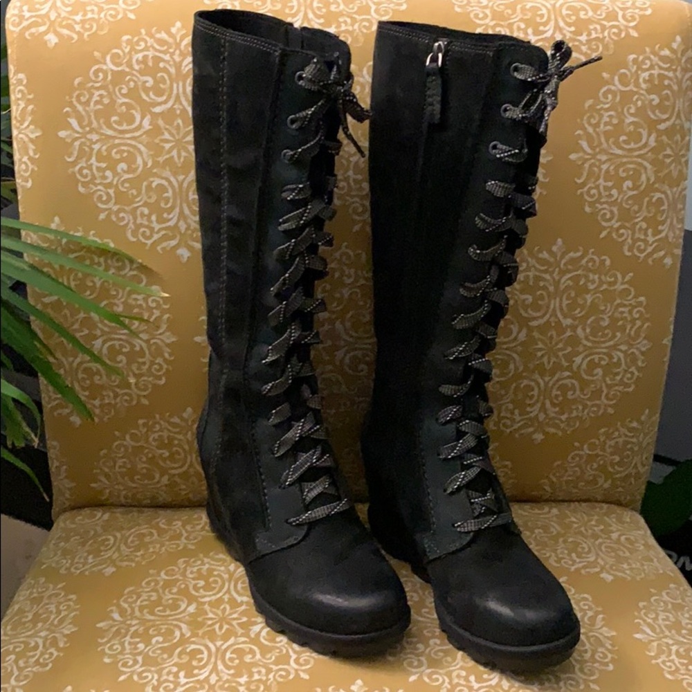 Sorel Joan of Arctic suede boots